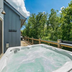 Heart Lake Cabin - Hot Tub & Game Room