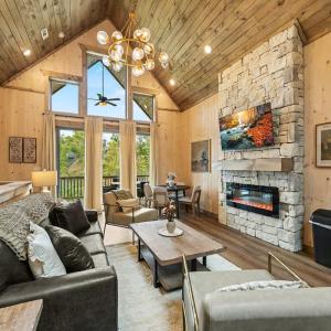 Charmed Waters Cottage - Family Lake Getaway