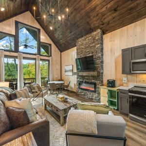 Cozy Cove Retreat - Hot Tub - Lakefront - Family-Friendly Cabin