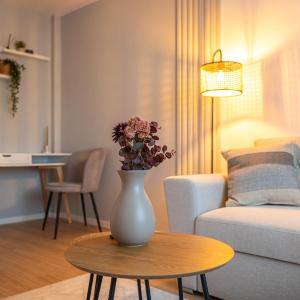 Modern, ultra central flat