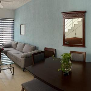 Casa amplia, con clima y en privada