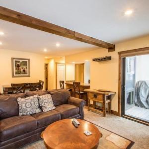 Breakaway West Condo Steps to Lifts