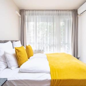 Central - Green with Balcony - Relaxing Sleep