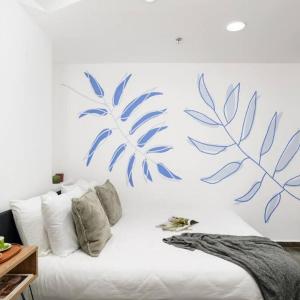 2 rooms apt with Bomb Shelter M6 steps from Beach