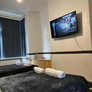 Tudors eSuites - Stratford Budget Friendly Apartments #676S