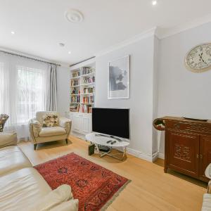 2 bed room flat near Westfield, West London