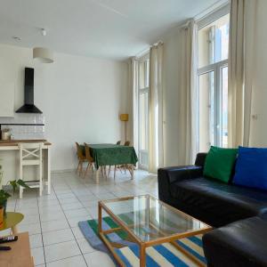 Spacious 2 bedroom with aircon Old Port -Opera