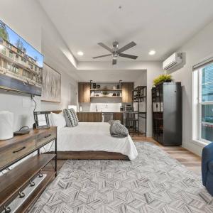 Centrally Located Lake Oswego Studio
