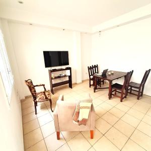 Departamento con Terraza y Parrilla.