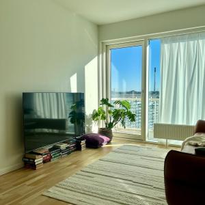 Bright 1-bedroom Apartment NearMetro & City Center