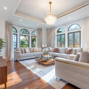 Beach Access Villa with Backyard in Prime Location in Canal Cove, Palm Jumeirah by Deluxe Holiday Homes