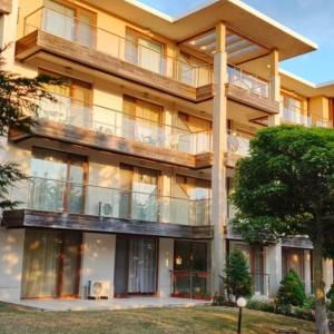 JULY MORNING SEAside HOTEL