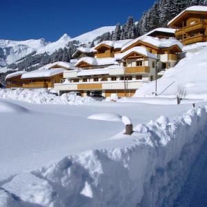 Chalet in Saalbach near Ski Lift
