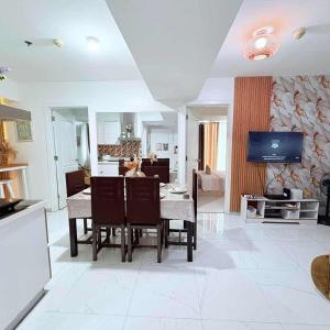 Azure resort Paranaque deluxe 8 plus 2toddler free