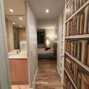Spacious En-Suite Room by Champs Elysées
