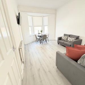 2BR, Sleeps 6, Glasgow Green, Free Parking & Walk Dist to City Centre