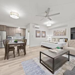 Tranquil Lake Oswego Luxury Studio