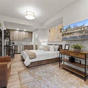 Cozy Lake Oswego Studio Apartment