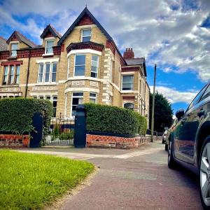 Triple room Private Bath Near LFC Free Street Parking No Breakfast