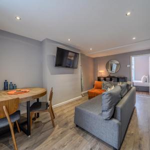 Stunning 2 Bedroom 6 Guest Flat by Anfield Stadium