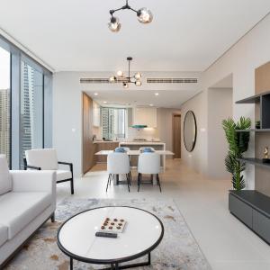 Bespoke Holiday Homes - Luxury 2BR with Stunning Marina Views in LIV Marina