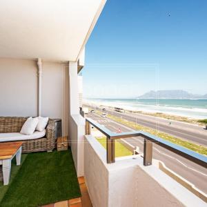Panoramic Ocean View 2 bed w 24 hour Power Inverter, Blouberg, 28 Malata