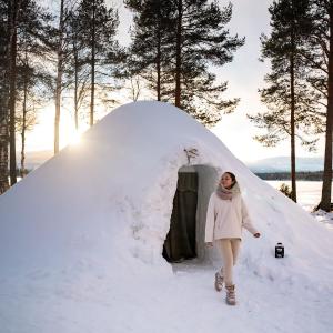 Lucky Ranch Snow Igloos