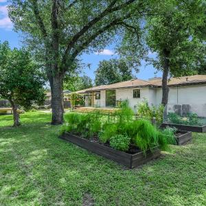 Charming Ranch Home Near Dell with Cocktail Pool
