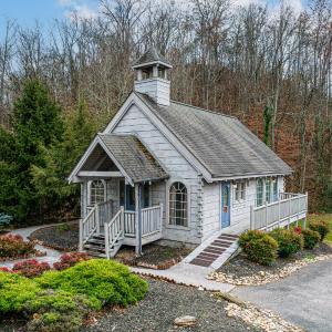 Saw N Logs by American Patriot Getaways