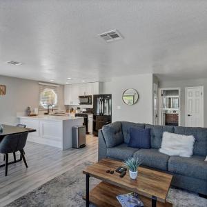 Fully Renovated Condo with Tennis Court View U012