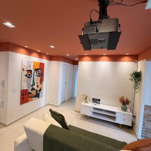 Home Cinema em Resort Top com Xbox e 2 Qts com AC
