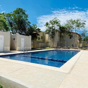 Casa Cómoda en Privada con Canchas y Alberca