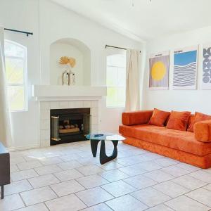 Urban Serenity Condo Near Strip & Stadium 34