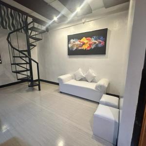 Adorable - 2B, Stunning Lounge