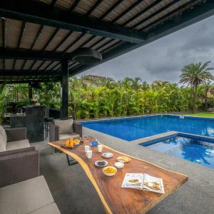 SaffronStays Three Palm Villa -7-BR villa with pool, jacuzzi, gazebo bar & lawns for celebrations in Lonavala