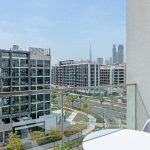 Waves - Stylish and Comfy Couples Retreat Apt with Balcony