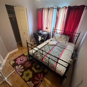 Private Room Not Entire Apt Steps DownTown 18Mins Airport