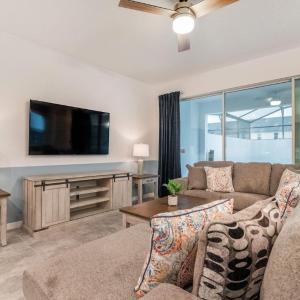 Private 5 Bed 4.5 Bath Townhome - Cozy family vacation home sleeps up to 11 guests