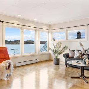 Fjordside Escape - Spacious apartment with amazing views