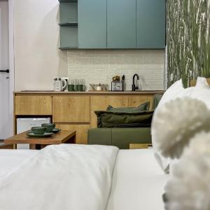 Shirin And Cozy Apartment With Jacuzzi Balcony