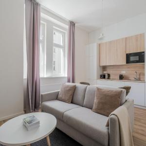 Blueground Holešovice city view nr Vltava PRG-53
