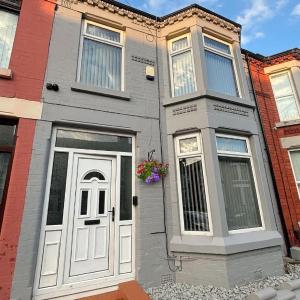 Relax in Style - Ivernia House - Modern 3 bed near Anfield