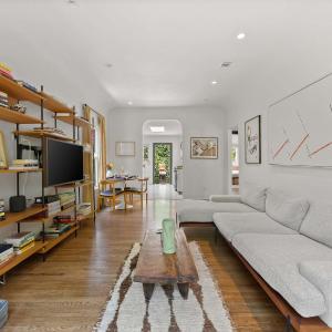 Beverly Grove 2BR Near Melrose Ave by Colby and Conrad
