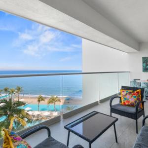 Dream Terrace: Frontal Ocean View and Sunsets