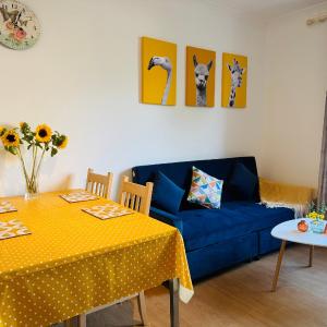 Lovely Maindoor flat at Murrayfield with Gardens