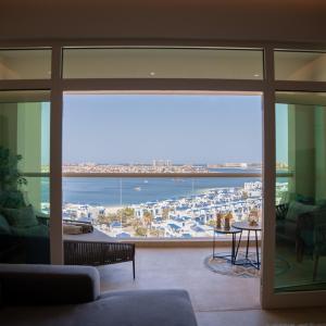 1BR Seaside Serenity with Iconic Palm Views