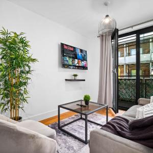 Chinatown Arcadian Apartment - Balcony Views & Private Parking - City Centre 16A