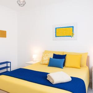 Casa cobalto vicinissima al centro by Turin House Collection