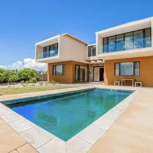 Luxury 4-Bedroom Villa by Island Host