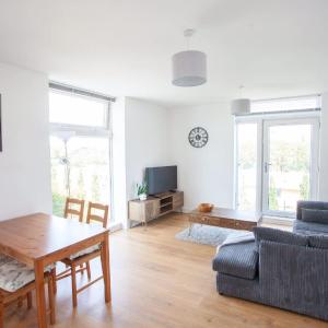 Stylish Newly Decorated 2 Bed